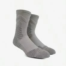 1. Chaussettes de basket-ball de couleurs mélangées\n2. Chaussettes hommes avec bas en serviette\n3. Chaussettes de compression pour football, course, extérieur