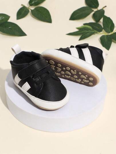 1 Pair Toddler Boys' Striped Patchwork PU Hook And Loop Design Flat Non-Slip Casual Sports Shoes, Suitable For 0-1 Year Old, Spring/Autumn