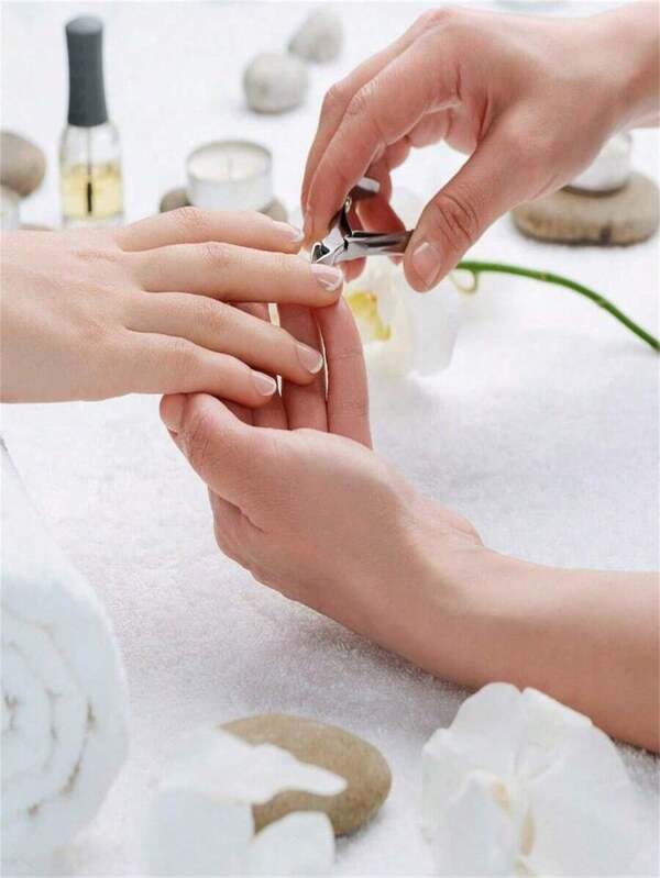 1 pièce Coupe-cuticules premium en acier inoxydable - Outil essentiel pour les soins des ongles et des pieds permettant d'enlever facilement les callosités. Parfait pour les manucures et pédicures à domicile, idéal pour un usage professionnel. Conception durable pour des performances de longue durée. Accessoire de beauté indispensable pour des ongles parfaits et des pieds lisses. Cadeau idéal pour les passionnés de beauté et les amateurs de soins personnels. Élevez votre routine de soins avec cet outil de haute qualité. Obtenez des résultats de salon à la maison. Parfait pour les cadeaux de fête et les routines de soins personnels saisonniers.