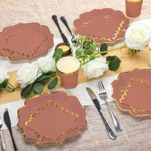 10 piezas/20 piezas/50 piezas, Platos de papel con borde dorado y diseño de vieira en color marrón, vasos y servilletas, Juego de vajilla desechable para fiestas, Plato de cena de 9 onzas con borde dorado y diseño de otoño, adecuado para cumpleaños, bodas, baby shower, Acción de Gracias, decoración del hogar, puede acomodar a 10 invitados (Marrón)