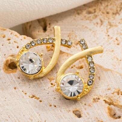 一对优雅纯银镶满立方氧化锆的圈形耳环，女士个性化圆形耳环