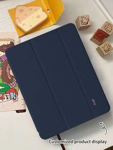 Etui na tablet z możliwością personalizacji tekstu, granatowe, jednolite, kompatybilne z iPadami Mini4/Mini5/Mini6/Mini7, iPadem A16 2025, Air 11 13 M2 M3 Pro 11 13 M4 2024, Air 4 5 10.10.9, Pro 11 9.10.8.7.10.2.4.5.6. Model A8, możliwość personalizacji tekstu, potrójnie składana podstawka, wbudowane miejsce na ołówek, miękkie krawędzie, pełne pokrycie, proste, klasyczne etui z miękkiej skorupy TPU na tablet iPad z klapką. Uwaga: ostateczny styl czcionki zależy od rzeczywistego wyglądu i mogą występować niewielkie różnice w kolorach.