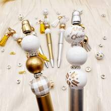 6 قطع قلم DIY مزين بالخرز ذو موضوع نجوم الثلج الذهبية والفضية، خرز خشبي، شرابة وقلادة من السبائك المعدنية، تشمل سحر نجمة الثلج والثلجي والرنة، هدية عيد الميلاد رائعة ولوازم مدرسية/مكتبية