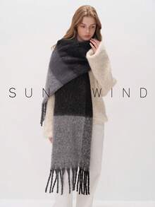 1条加厚保暖优雅格子围巾，秋冬季搭配连衣裙