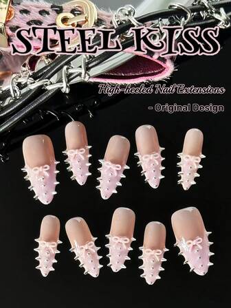 原创设计，手工制作，10片朋克风格按压式指甲，粉色指甲，细高跟造型，带铆钉和蝴蝶结元素，杏仁形长款假指甲。粉色法式美甲与朋克元素的完美融合，让你成为独一无二的朋克女孩。