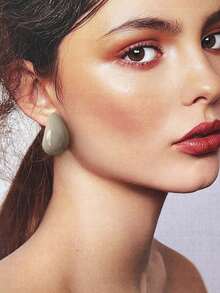 1 Paar tropfenförmige Hängeohrringe