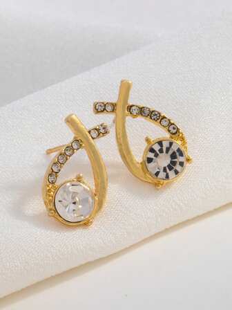 一对优雅纯银镶满立方氧化锆的圈形耳环，女士个性化圆形耳环