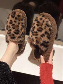 2025 Nuevas sandalias de mujer con suela gruesa y peluda, para usar en exteriores en otoño, primavera y verano, pantuflas esponjosas para interiores, sandalias de oficina de 4CM