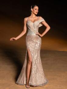 Faeriesty 奢华不对称肩部美人鱼晚礼服，饰以几何闪亮亮片和串珠刺绣——肩部垂坠薄纱，腰部点缀串珠，侧边开衩，适合婚礼、晚宴、红毯活动、优雅派对等场合。 - 金色 - 查看 5