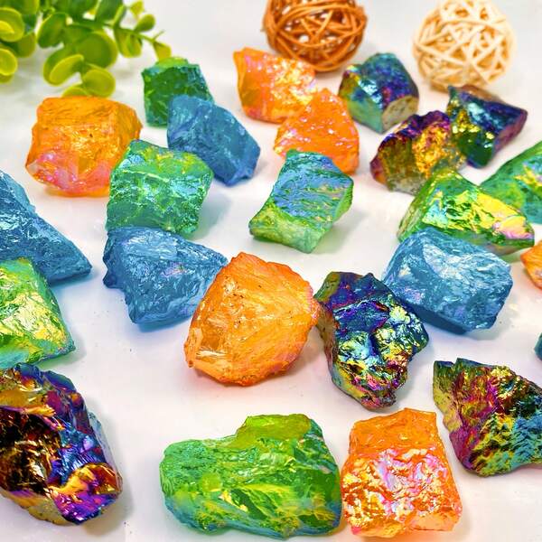 Quarzo di cristallo di rocca grezzo dall'aura - Cristallo grezzo verde, giallo, viola e blu chiaro con giochi di colori iridescenti, perfetto per la decorazione della casa, il feng shui e i chakra, regalo unico, multicolore