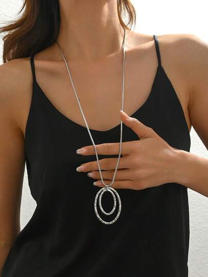 1pc Vintage Exaggerated Oval Silver Pendant Necklace, Fashion Jewelry Accessory Suitable For Men And Women, Party, Commute, Outdoor And Daily Wear