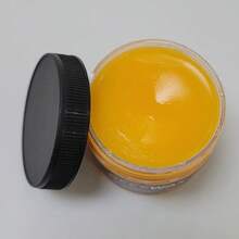 两套抛光蜂蜡套装，含抛光海绵，适用于各种木制家具和地板——恢复木制品和复合地板的光泽，必备家具护理用品