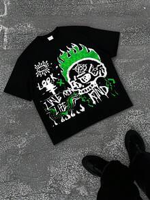 Glowing Green Flame Skull T-Shirt - Bold, Edgy Design With Vibrant Green Flames And A Menacing Skull. Features Chaotic Text Art, Perfect For Rebels. Ideal For Dark Aesthetics Lovers. Pure Cotton Men's Short Sleeve - 黑色 - 查看 1
