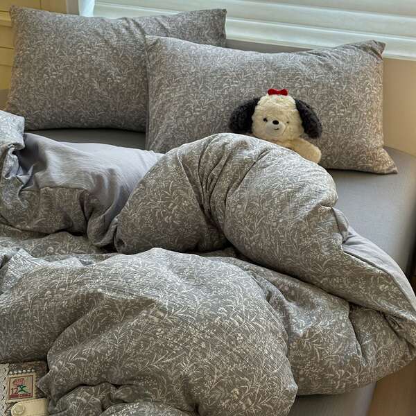 4 件套优雅灰色羽绒被套，柔软亲肤，涤纶双层床上用品（1 个羽绒被套 + 1 个床单 + 2 个枕套），适合秋冬卧室装饰，节日礼物，无填充物，枕套图案随机剪裁