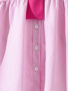 Robe chemise décontractée et mignonne avec col brodé pour jeunes filles retournant à l'école, avec châle bleu. Robe de tenue scolaire.