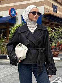 DAZY 女士短款收腰休闲牛仔夹克外套，秋冬季简约时尚 - 深色水洗藍 - 查看 2