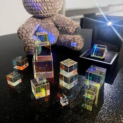 1PC-Optical Glass Prism Cube - Made Of Glass Fiber Material, With A Blend Of Various Colors, Presenting A Rainbow Effect.