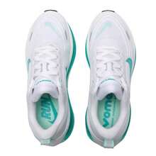 Nike 女士跑步鞋，轻便回弹健身运动鞋，适合日常通勤，VOMERO PLUS HV8154-801 - 白/金屬銀/微綠/泡沫薄荷綠/青/綠 - 查看 4