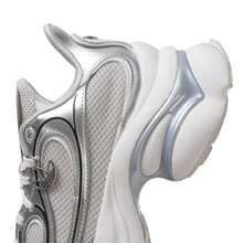 Adidas Originals OZVENUZ W 女士缓震休闲运动鞋，适合日常运动和休闲 - 金屬銀/淺灰色/晶白色 - 查看 7