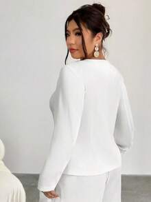 Blazer da donna oversize con scollo a V, chiusura con bottoni e orlo asimmetrico, leggero