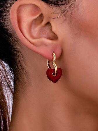 1 对独特的欧美风格红色心形耳钉，奢华设计，适合女性日常佩戴，情人节，母亲节，百搭耳环
