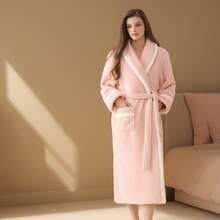 Bata de baño de felpa de nube gruesa de estilo INS nuevo para otoño/invierno, unisex, chal suave y esponjoso, cuello de solapa, pijama de peluche de manga larga para sanar