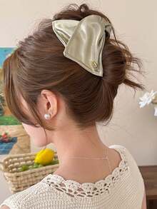 1pc Satin Triangle Hair Claw Clip, Elegant Hair Claw Barrette, Versatile Solid Color Hair Accessory Suitable For Daily Wear, Casual, Party, Commute, Vacation, Washing Face, Showering, Makeup, Outfit Matching Fall Winter Hair Clip Hair Accessories For Women Bows Fashion Hair Clutch