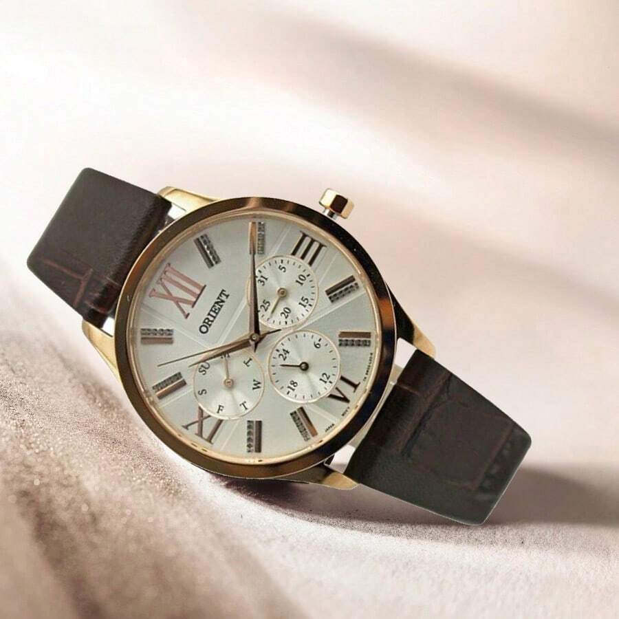 Orient Đồng hồ nữ thạch anh, chức năng bấm giờ đa năng, mặt số La Mã màu trắng, dây da màu nâu, đồng hồ đeo tay thời trang thường ngày FSW02002W0 - Vàng - Xem 1