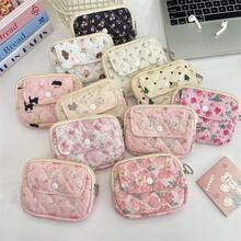 1个可爱碎花绗缝多功能收纳包，适用于存放文件、卡片、钥匙、硬币、化妆品、旅行洗漱用品等，是馈赠佳品的理想之选。拉链设计，方便收纳美甲、化妆包、旅行必备、化妆袋、化妆包、化妆品收纳包等物品。另有小号化妆包、大容量化妆包、圣诞礼物、旅行必备礼品、手拿包/小手提包等多种款式可选。此外，它还可用作化妆包、化妆刷收纳袋、迷你收纳袋、大容量收纳袋等，是送给女性的理想礼物，也是圣诞礼物和送礼佳品。 - 彩色 - 查看 10