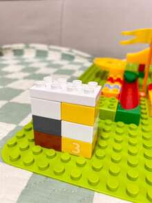 一个大号16*32和16*16积木底座，用于DIY积木墙玩具，适合室内玩耍（图片仅供参考，以实际物品为准）房间装饰