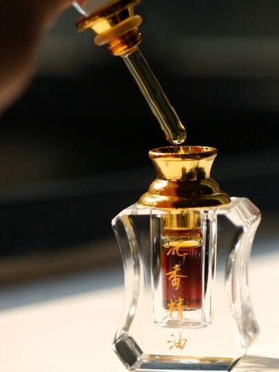 1g, Essential Oil, Agarwood Essential Oil, Pure Natural Without Additives, Extracted From Raw Wood, Rich In Oil, Long-Lasting Fragrance, Mellow Fragrance, Soothing The Spirit, Invigorating The Spirit, Purifying The Air, Calming The Nerves And Helping Sleep