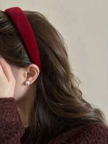1条周长36厘米/14.17英寸的女士发箍，优雅简约设计，适合日常、休闲、派对、通勤、度假、发型设计、洗脸/洗头、化妆、服装配饰等场合，可作发箍、发带、女士头饰、家居美发饰品。 - 紅色 - 查看 3