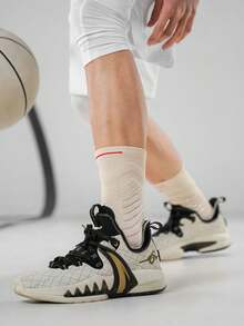 1. Chaussettes de basket-ball de couleurs mélangées\n2. Chaussettes hommes avec bas en serviette\n3. Chaussettes de compression pour football, course, extérieur