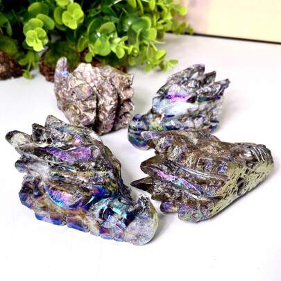 1 pezzo Testa di drago con teschio in titanio arcobaleno lavorata a mano, ornamento di drago iridescente multicolore realizzato a mano - ideale per la decorazione della casa e come regalo per gli amanti dei cristalli | Pietre decorative | Collezionisti di cristalli | Estetica mistica, finitura iridescente