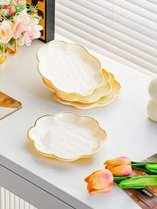 4/6pcs Plastic Snack Plates, Dessert Plates, Nordic Maple Leaf Shaped Plates, Compact & Delicate, Thick & Durable, Gold Rim, Finely Polished, Bone Dish, Snack Plate, Restaurant Plate, Home Fruit Plate - Multicolor - View 11