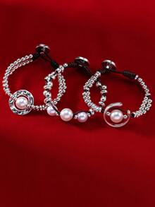 A One-Piece Minimalist And Stylish Street-Style Crocheted Pearl Bracelet Suitable For Everyday Wear By Both Men And Women, Perfect For Parties And As A Birthday Gift.