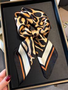 1条复古时尚豹纹缎面围巾，多功能女士仿丝围巾/披肩，适合旅行、度假、休闲场合，可用作头巾、日常领巾、时尚手提包装饰，也是送给母亲和长辈的绝佳礼物。 - 豹紋卡其 - 查看 6