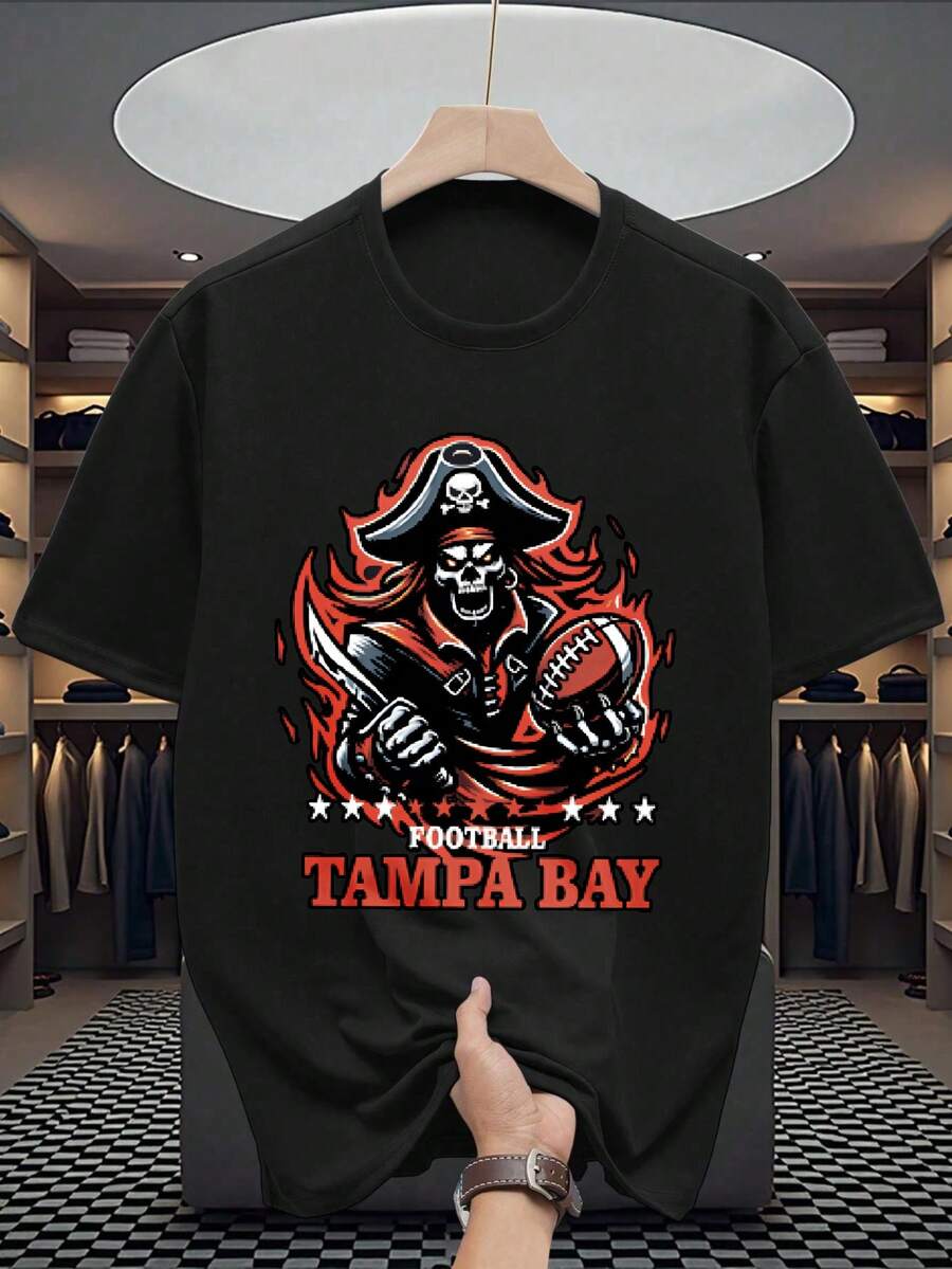 Mens Halloween Basic Crewneck T Shirt Black White Options Vintage Graphic Cutton Tees Shirt Short Sleeve Casual Funny Halloween Party Shirts, Pirate Skull Holding Football Tampa Bay Design Men's Casual Humorous T Shirts Summer Tops Funny Graphic Oversized Fall Shirts Short Sleeve Vacation Blouse Tee Plus Size S-3XL, Birthday Gift For Him
-Black - 黑色 - 查看 1