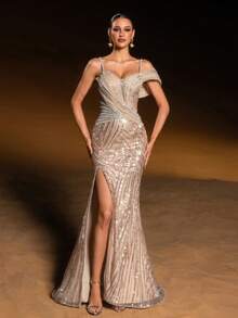 Faeriesty 奢华不对称肩部美人鱼晚礼服，饰以几何闪亮亮片和串珠刺绣——肩部垂坠薄纱，腰部点缀串珠，侧边开衩，适合婚礼、晚宴、红毯活动、优雅派对等场合。 - 金色 - 查看 4