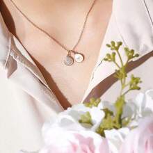 Armani 1 Stylish Necklace, Stylish Mother-Of-Pearl Inlaid With Diamond Collarbone Chain, A Personalized EMPORIO ARMANI Women's Gold Steel Necklace. Suitable For Individual Wear, Daily Use, And Shirt Matching. Ideal Gift Choice