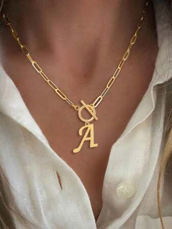 1 Stück Damen süßer modischer europäischer und amerikanischer A-Z Buchstaben Anhänger Halskette, modisch vielseitig, Modegefühl, Schlüsselbein-Kette, Alltagstragen, Urlaub, Reisen, Einkaufen, Foto-Dekoration