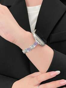 Dây đeo đồng hồ nữ 1 chiếc - Dây đeo kiểu vòng tay hoa nhung, tương thích với đồng hồ có kích thước 38/40/41/42/44/45/49/46mm. Phù hợp với các dòng đồng hồ S10/Ultra3/2/1/Se/9/8/7/6/5/4/3/2/1, và cũng phù hợp với Mi Band 9pro/8pro, Redmi Watch 5/4 và Smart Watch Fit4/3/2/1. Dây đeo có thiết kế tinh tế và sang trọng, tích hợp các chi tiết đính kim cương, kết hợp giữa phong cách thời trang và vẻ đẹp quyến rũ. - Hoa nhung tím - Xem 3