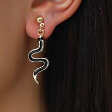 一对弧形蛇形珐琅蛇形耳钉，优雅珠宝，创意设计 - 彎曲蛇形耳環 - 查看 1