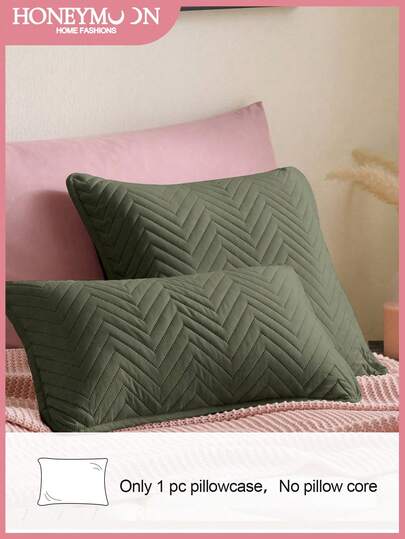 1个超柔软纯色枕套，轻盈如云，信封式开口，适合家庭和宿舍使用。