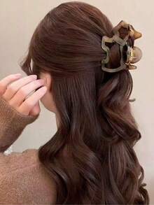 1pc Plastic Dog Paw Grip Hair Clip For Ladies - Simple And Fashionable Side Hair Accessory Fall Winter Claw Clip Hair Accessories For Women For Vacation Outfits Woman Elegant Hair Clutch