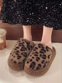 2025 Nuevas sandalias de mujer con suela gruesa y peluda, para usar en exteriores en otoño, primavera y verano, pantuflas esponjosas para interiores, sandalias de oficina de 4CM