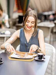 Plateau d'art en plastique. Plateau-repas coloré de restauration rapide. Articles faits à la main. Boîte de rangement. Convient pour un usage domestique, des projets quotidiens, la peinture, les perles (15 x 23 cm)