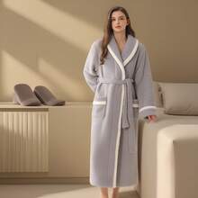 Bata de baño de felpa de nube gruesa de estilo INS nuevo para otoño/invierno, unisex, chal suave y esponjoso, cuello de solapa, pijama de peluche de manga larga para sanar