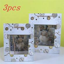 3 piezas Bolsas de regalo de Navidad - Tamaño mediano de 10 pulgadas, bolsas de regalo de papel grueso con impresión de Navidad de alta calidad. Conveniente para la temporada navideña, listo para regalar a granel. Hecho de cartón laminado mate de 210 g/m² para una sensación resistente y de alta calidad. Bolsas de regalo de papel con estampados de muñeco de nieve, árbol de Navidad y ciervo de Navidad.