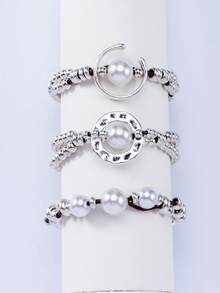 A One-Piece Minimalist And Stylish Street-Style Crocheted Pearl Bracelet Suitable For Everyday Wear By Both Men And Women, Perfect For Parties And As A Birthday Gift.